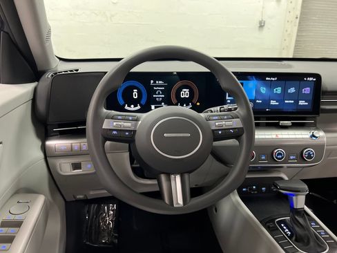 Used 2024 Hyundai Kona SE FWD image 16