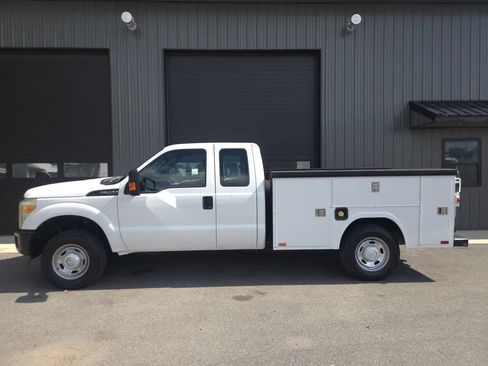 Used 2015 Ford F250 XL w/ Power Equipment Group AWD/4WD image 1