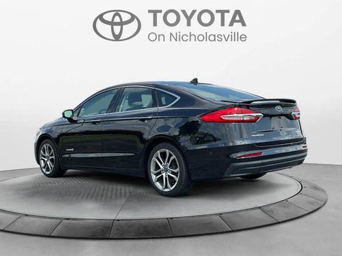 Used 2019 Ford Fusion Titanium FWD image 3