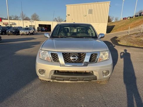 Used 2014 Nissan Frontier SV RWD image 3