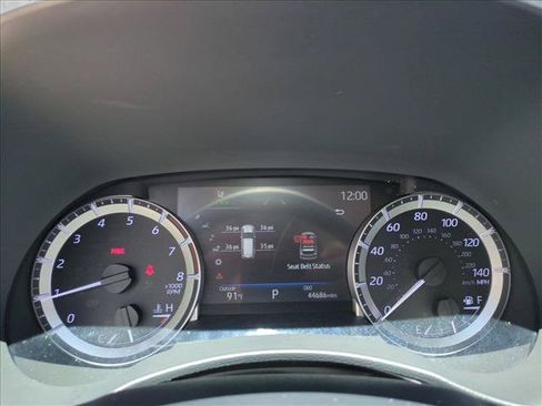 Used 2023 Toyota Highlander XLE FWD image 11