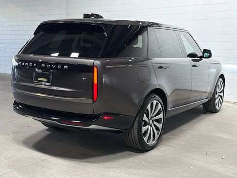 Used 2025 Land Rover Range Rover Long Wheelbase SE image 7