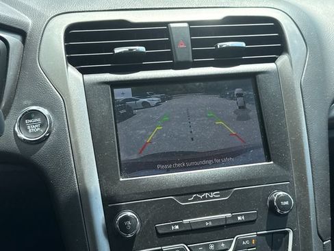 Used 2020 Ford Fusion SE FWD image 23