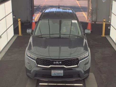 Used 2022 Kia Sorento LX AWD/4WD image 2