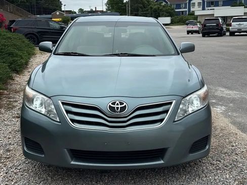 Used 2010 Toyota Camry LE FWD image 4