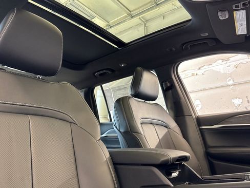 New 2026 Jeep Grand Cherokee L Limited AWD/4WD image 17