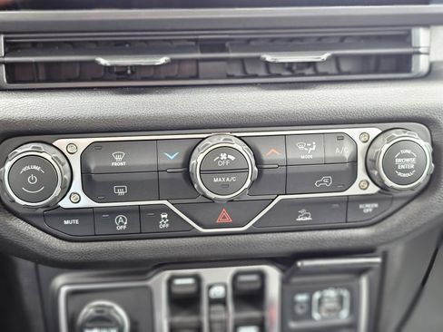 New 2026 Jeep Gladiator Sport image 13