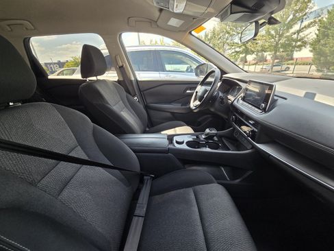 Used 2025 Nissan Rogue SV AWD/4WD image 8