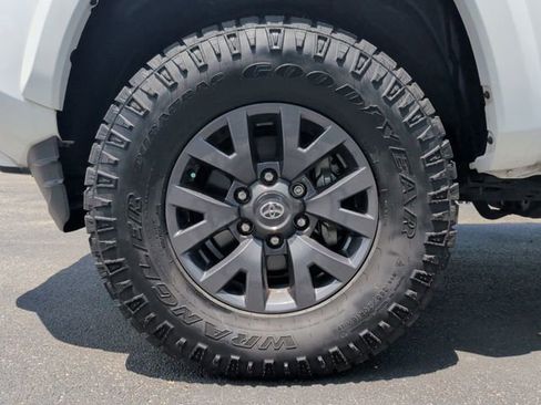 Used 2023 Toyota Tacoma SR5 w/ Technology Package AWD/4WD image 10