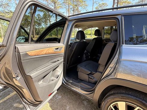 Used 2024 Volkswagen Atlas SE AWD/4WD image 26