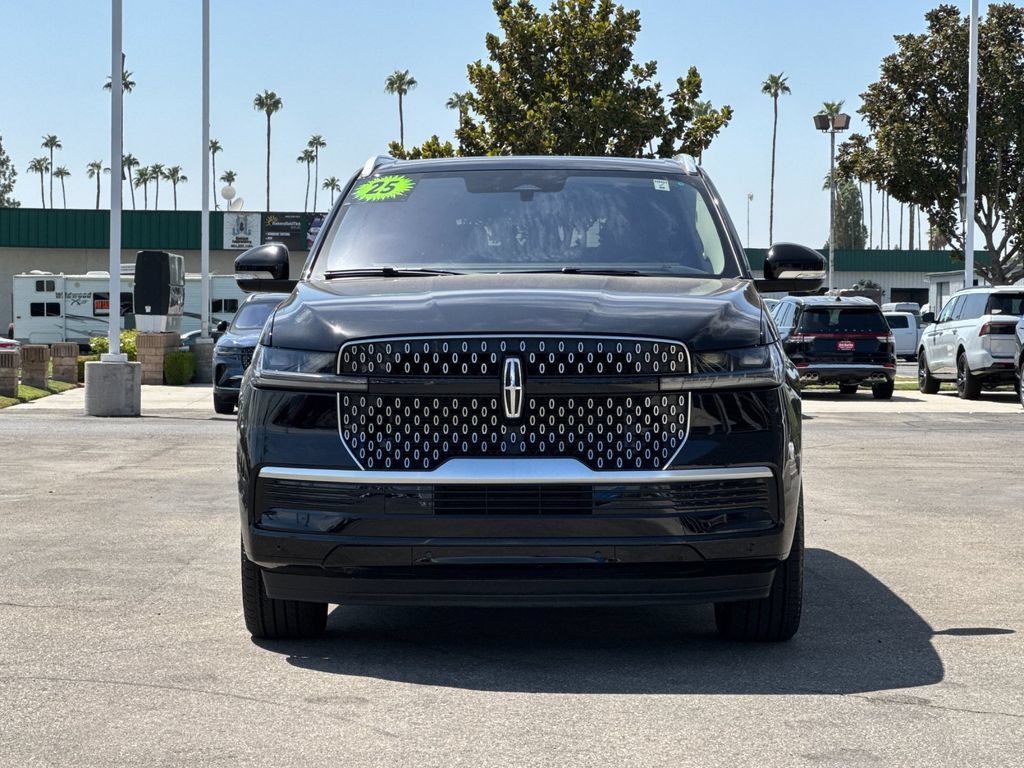 Certified 2025 Lincoln Navigator L Reserve AWD/4WD image 8