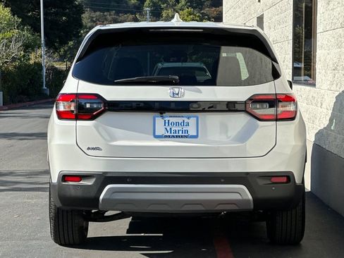 New 2025 Honda Pilot EX-L image 5