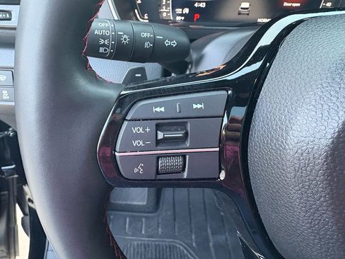 Certified 2025 Honda Pilot Black Edition image 13