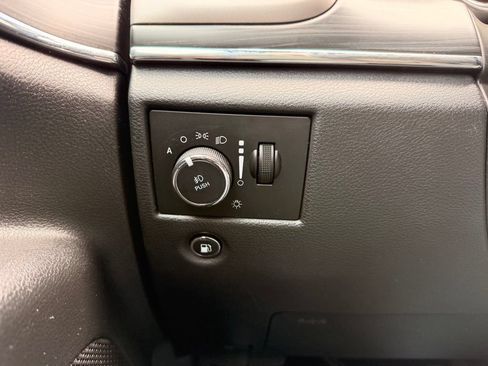 Used 2020 Jeep Grand Cherokee Limited AWD/4WD image 26