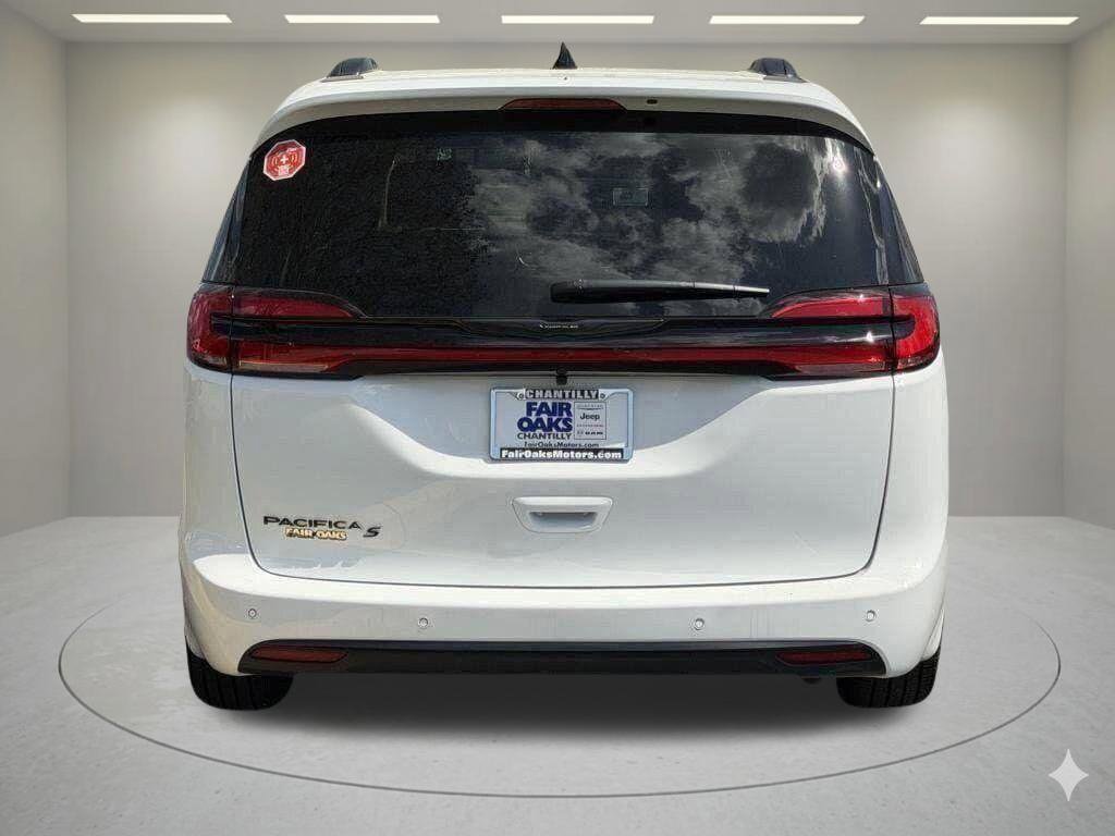 New 2026 Chrysler Pacifica Select FWD image 7