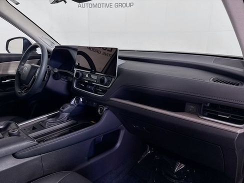 Used 2025 Toyota Grand Highlander AWD image 31