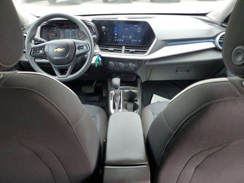 Certified 2025 Chevrolet Trax LS w/ LS Convenience Package FWD image 18