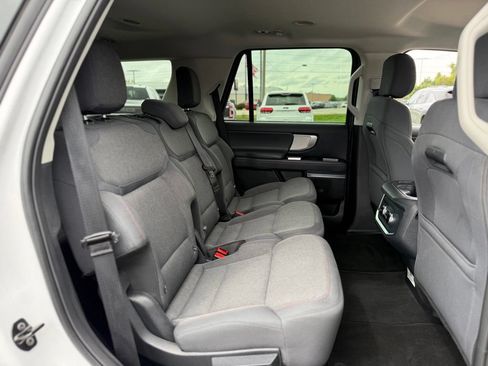 Used 2025 Ford Expedition Active AWD/4WD image 17