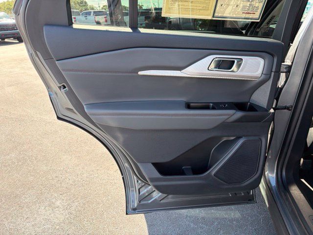 Used 2025 Ford Explorer Active w/ Active Comfort Package RWD image 13