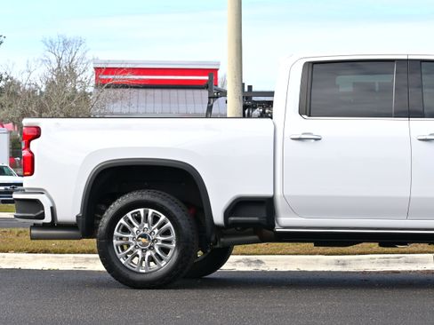 Used 2023 Chevrolet Silverado 2500 High Country w/ Z71 Off-Road Package image 5