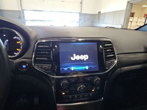 Used 2019 Jeep Grand Cherokee Altitude image 14