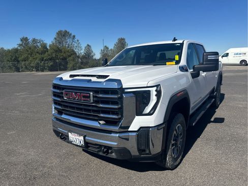 Used 2024 GMC Sierra 2500 SLE w/ SLE Value Package; AWD/4WD image 1