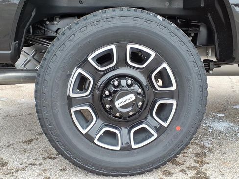 New 2026 Ford F350 Platinum w/ FX4 Off-Road Package image 9