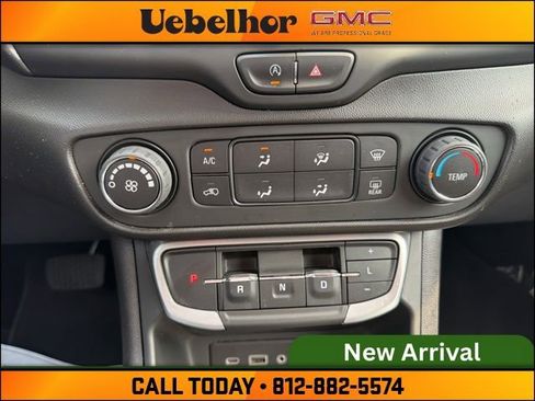 Used 2022 GMC Terrain SLE image 24