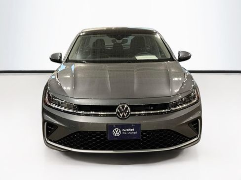 Used 2025 Volkswagen Jetta SE w/ Sunroof Package FWD image 2