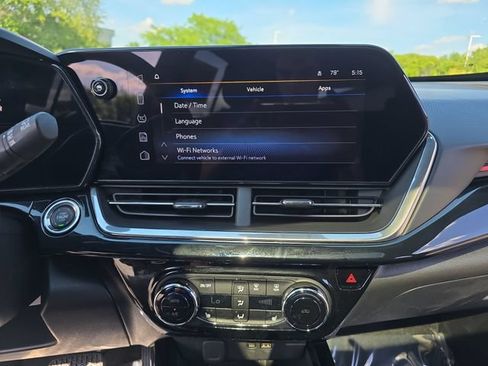 Used 2024 Chevrolet Trax RS w/ Sunroof Package FWD image 21
