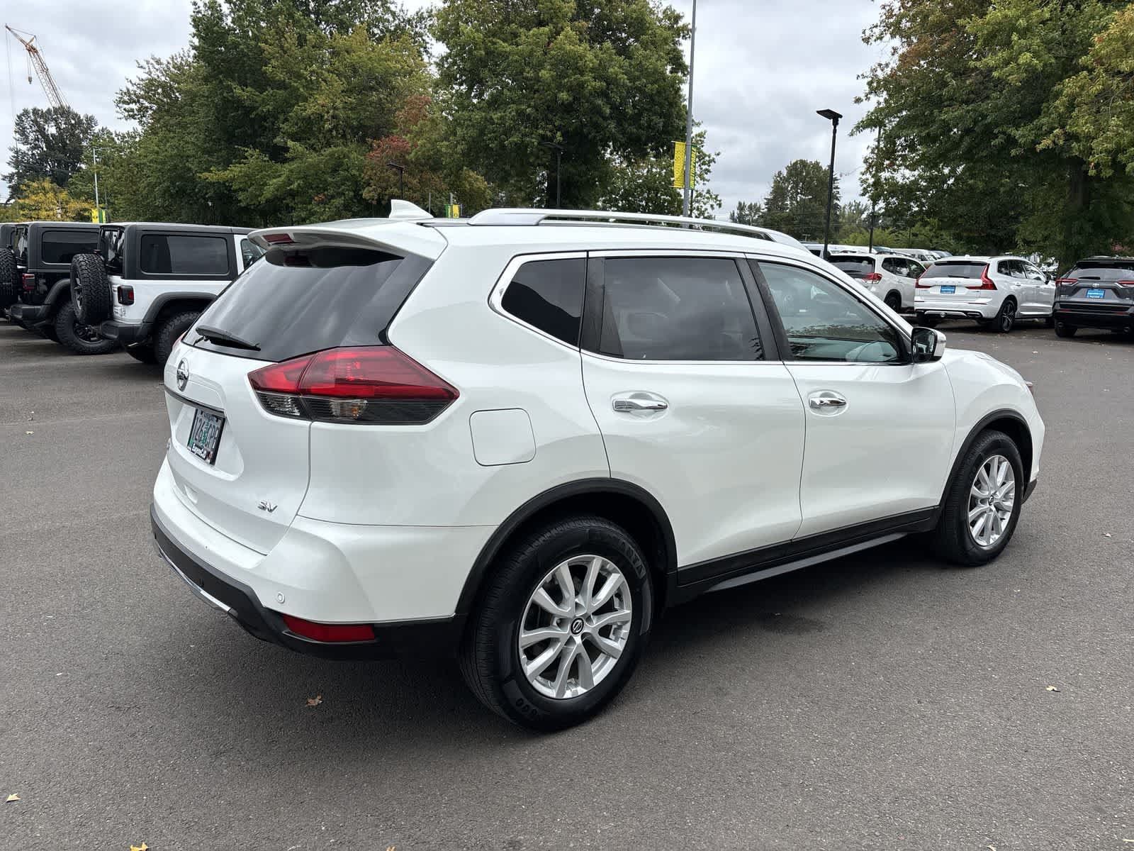 Used 2019 Nissan Rogue SV FWD image 4