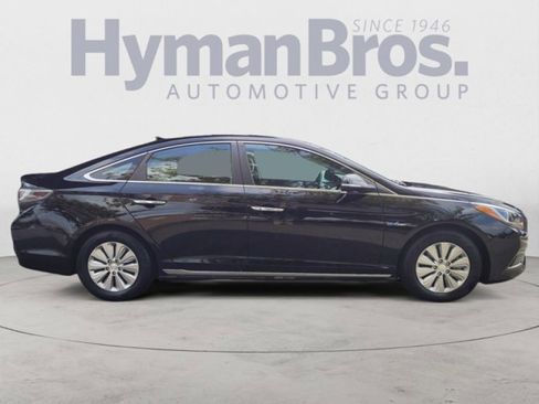 Used 2016 Hyundai Sonata SE image 2