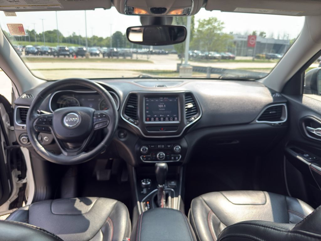 Used 2019 Jeep Cherokee Trailhawk AWD/4WD image 29