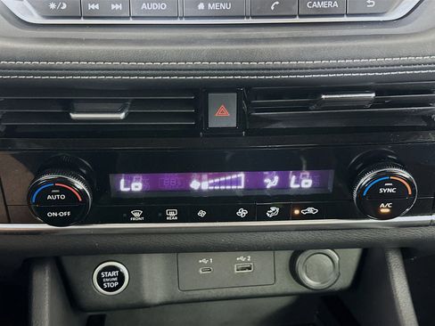 Used 2021 Nissan Rogue SV image 23