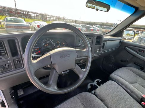 Used 2004 GMC Sierra 2500 W/T image 22
