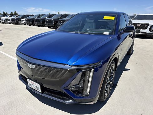 Used 2024 Cadillac Lyriq Sport RWD image 2