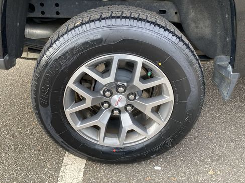 Used 2017 GMC Canyon SLE w/ All Terrain Package image 19