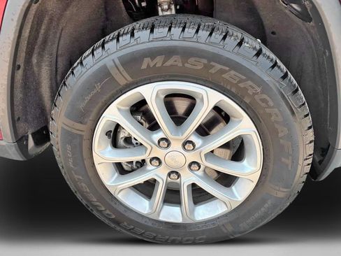Used 2021 Jeep Grand Cherokee Laredo AWD/4WD image 11