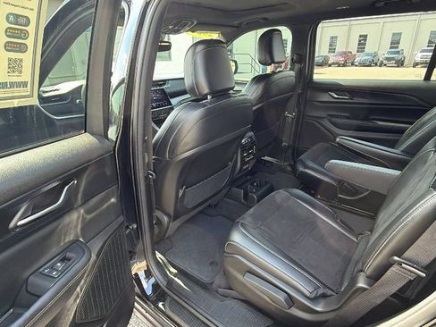 Used 2024 Jeep Grand Cherokee L Altitude RWD image 27