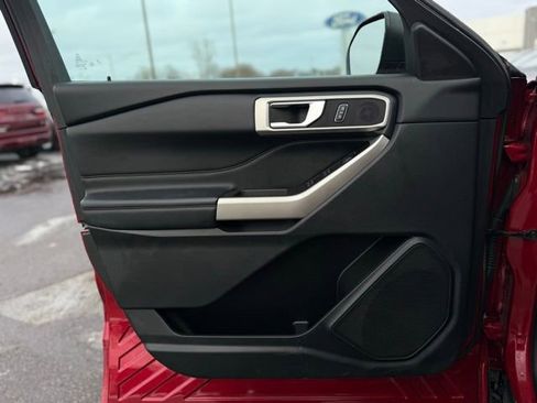 Certified 2023 Ford Explorer XLT image 11