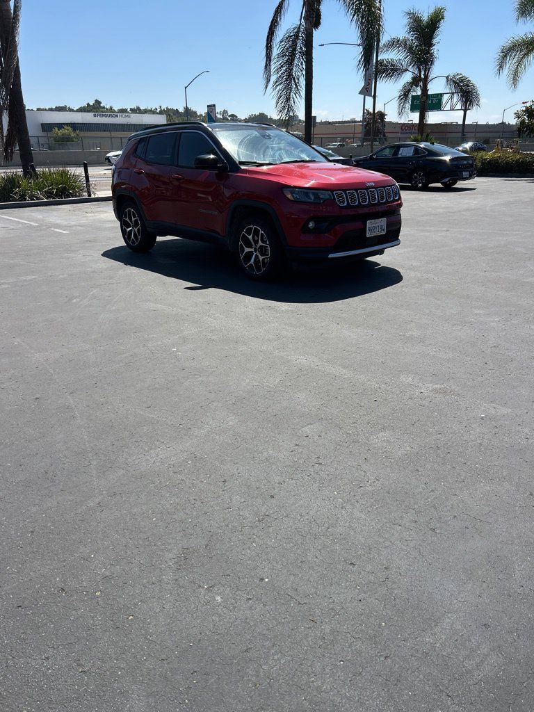 Used 2025 Jeep Compass Limited AWD/4WD image 5