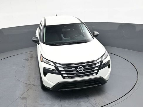 Used 2024 Nissan Rogue S image 29