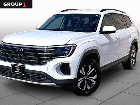 Used 2025 Volkswagen Atlas SE FWD image 1