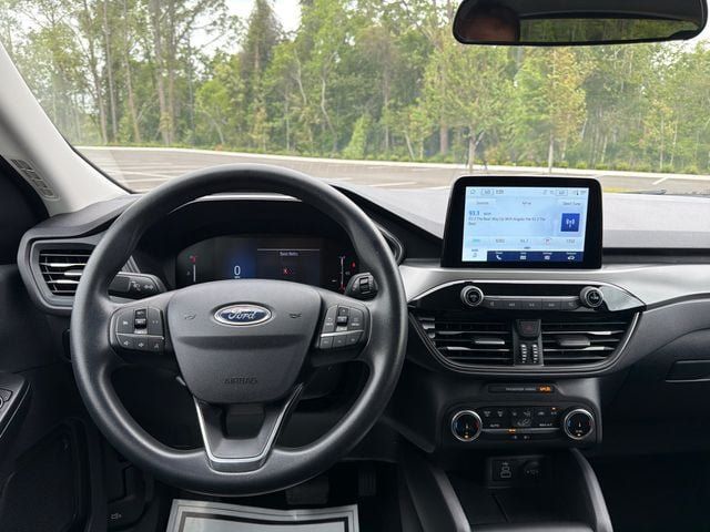 Used 2025 Ford Escape Active AWD/4WD image 11