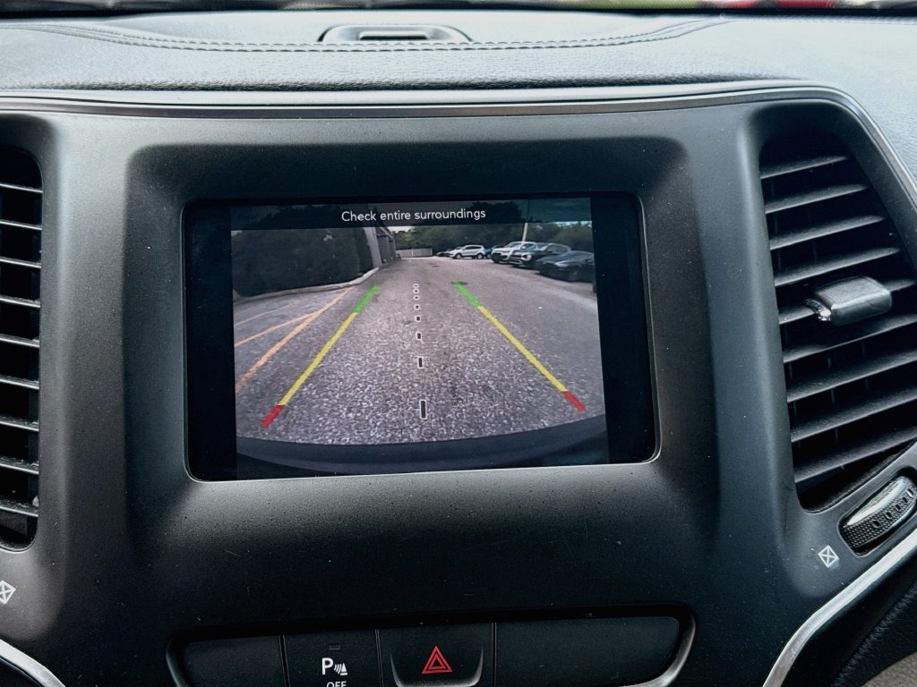 Used 2020 Jeep Cherokee Latitude FWD image 15