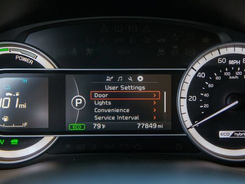 Used 2017 Kia Niro LX FWD image 11