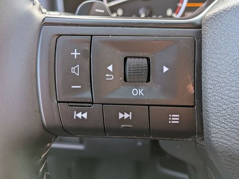 Used 2025 Nissan Rogue SV w/ SV Premium Package FWD image 14