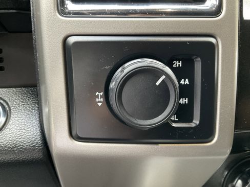 Used 2015 Ford F150 Lariat w/ Max Trailer Tow Package image 32