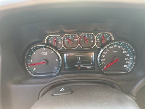 Used 2018 Chevrolet Suburban LT w/ LT Signature Package image 5