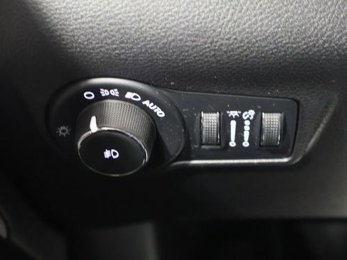 Used 2022 Jeep Compass Limited image 31